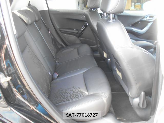Peugeot 208 2014-02 7812041-7