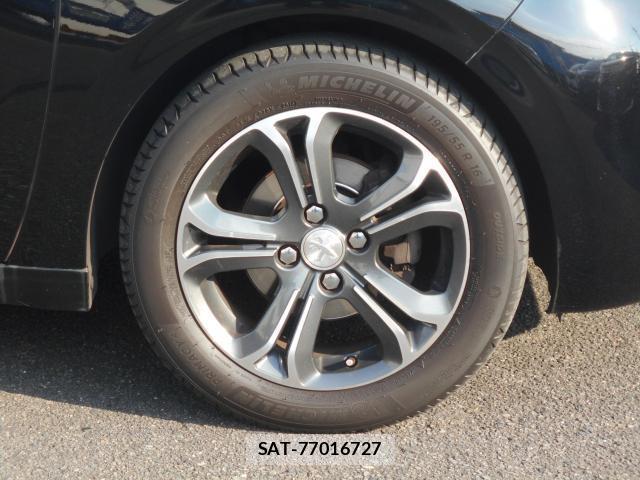 Peugeot 208 2014-02 7812041-8