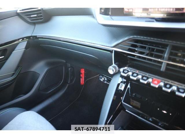 Peugeot 208 2020-10 7817193-17