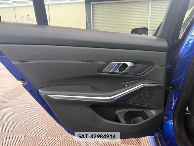 Bmw 3 SERIES 2019-04 7816872-13