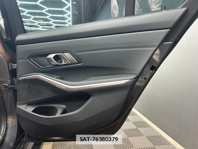 Bmw 3 SERIES 2019-06 7816917-4