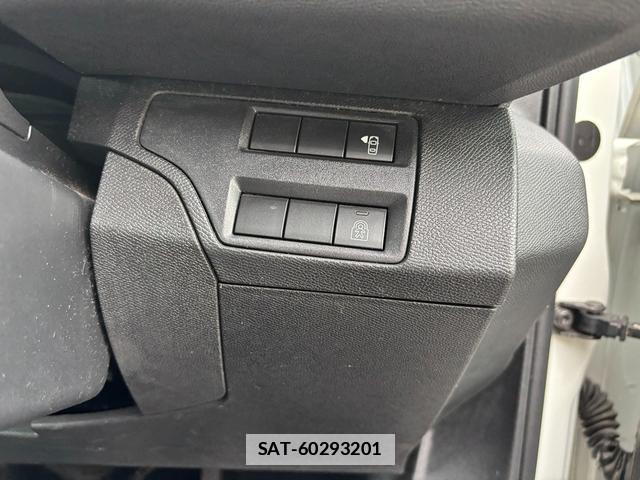 Peugeot 3008 2019-03 7811850-19