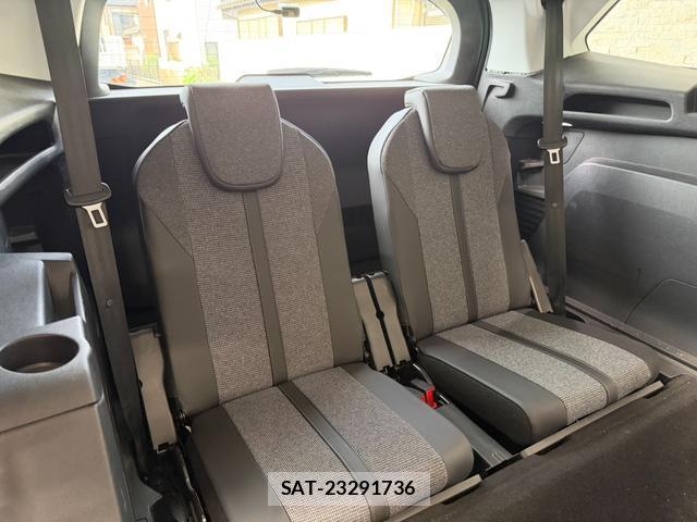 Peugeot 5008 2017-10 7818946-11