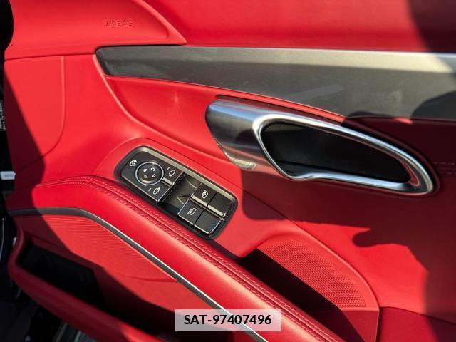 Porsche 718 Cayman 2021-05 7816777-18