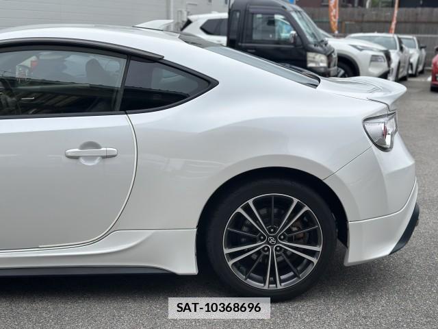 Toyota 86 2013-12 7818489-17