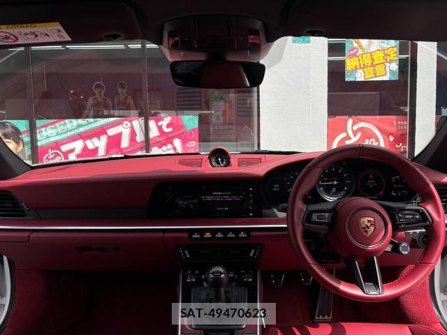 Porsche 911 2024-08 7813858-12
