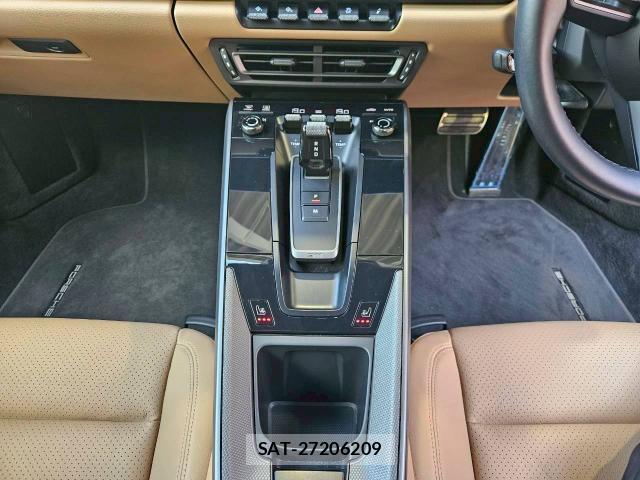 Porsche 911 2020-12 7820303-8