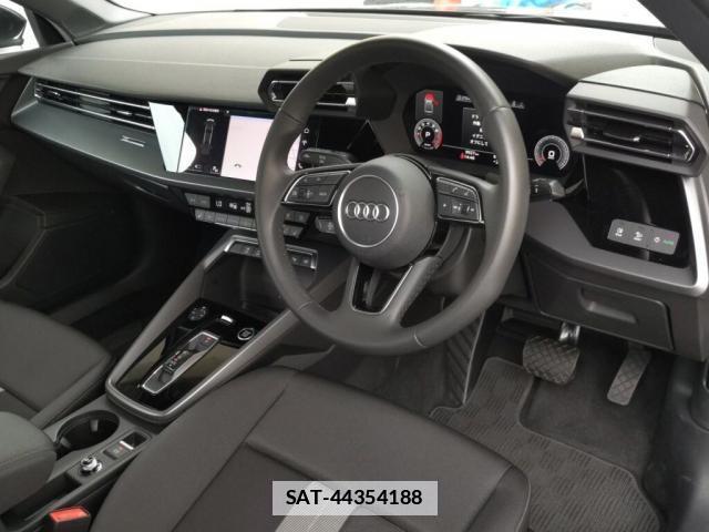 Audi A3 SEDAN 2025-05 7811435-2