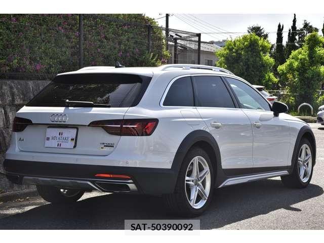 Audi A4 ALLROAD QUATTRO 2022-02 7819013-10