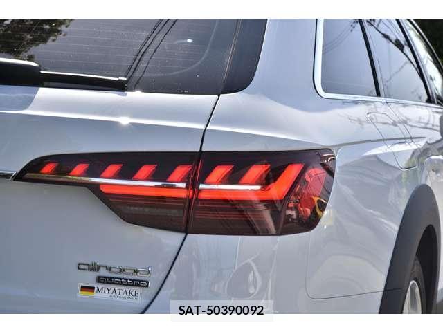 Audi A4 ALLROAD QUATTRO 2022-02 7819013-13