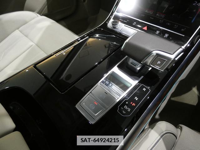 Audi A8 2022-06 7813606-12