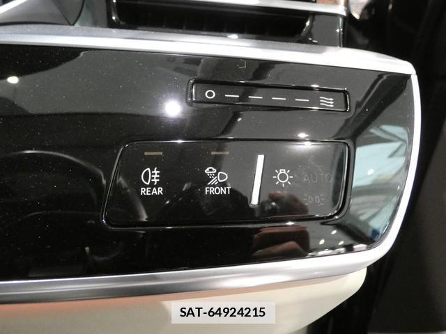 Audi A8 2022-06 7813606-13