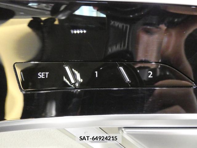 Audi A8 2022-06 7813606-14