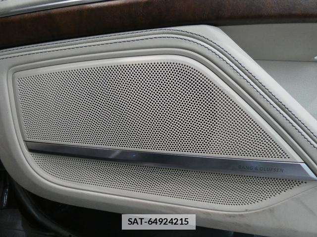 Audi A8 2022-06 7813606-15