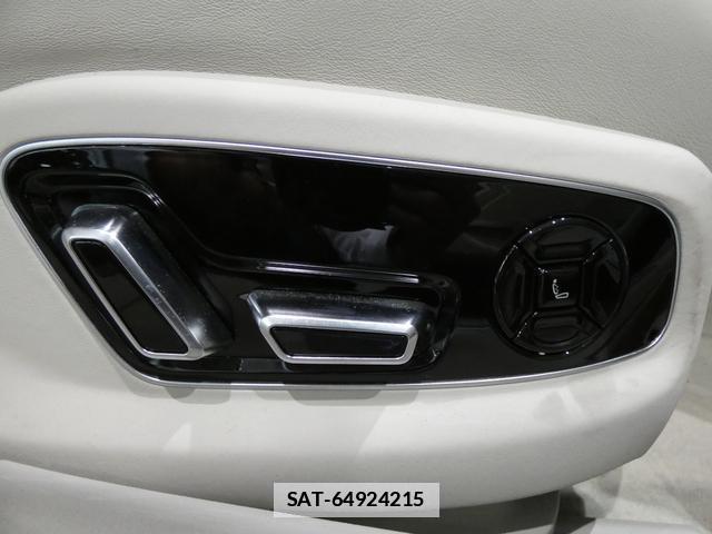 Audi A8 2022-06 7813606-16