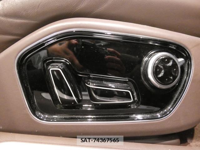 Audi A8 2016-11 7813608-14