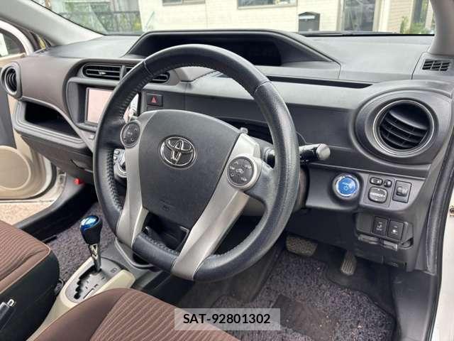 Toyota AQUA 2012-01 7811818-10