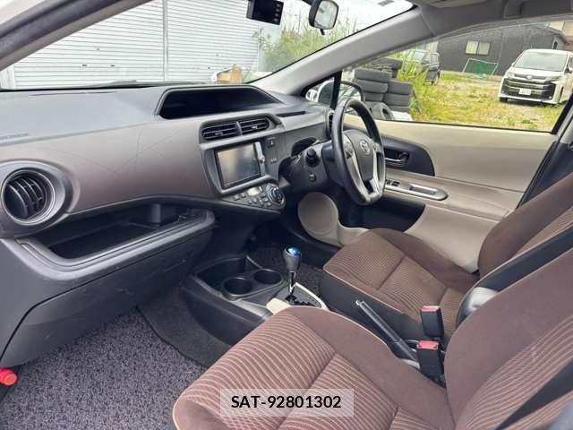 Toyota AQUA 2012-01 7811818-14