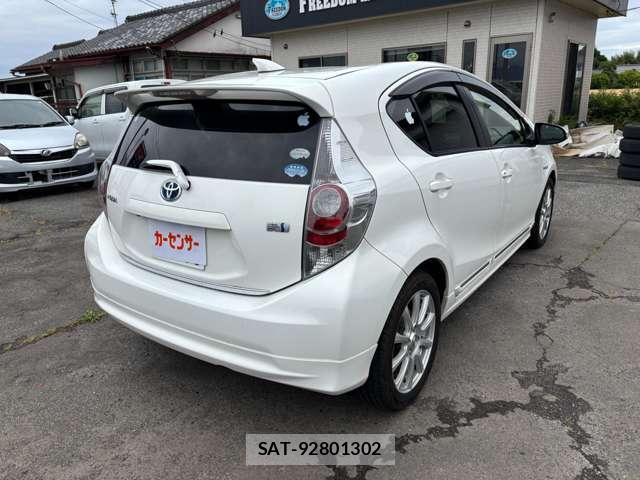 Toyota AQUA 2012-01 7811818-2