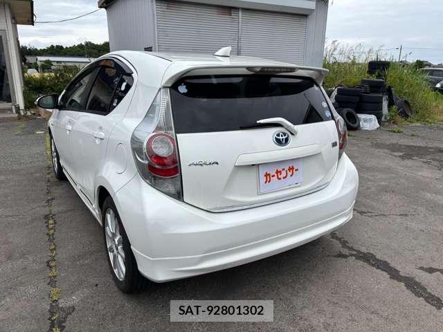 Toyota AQUA 2012-01 7811818-3