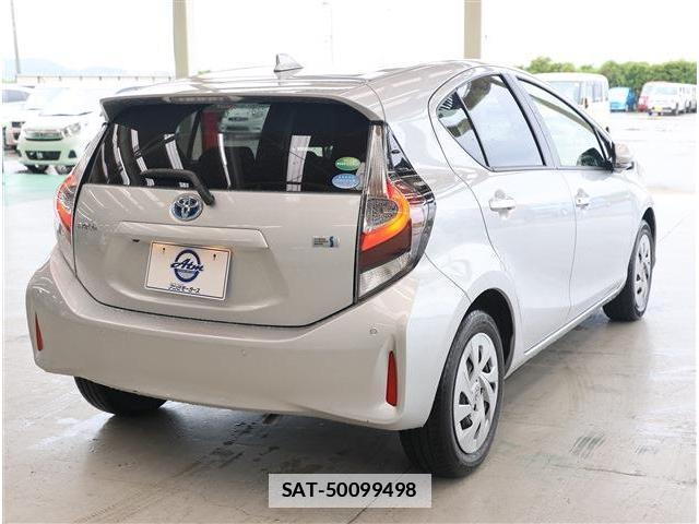 Toyota AQUA 2021-04 7811871-6