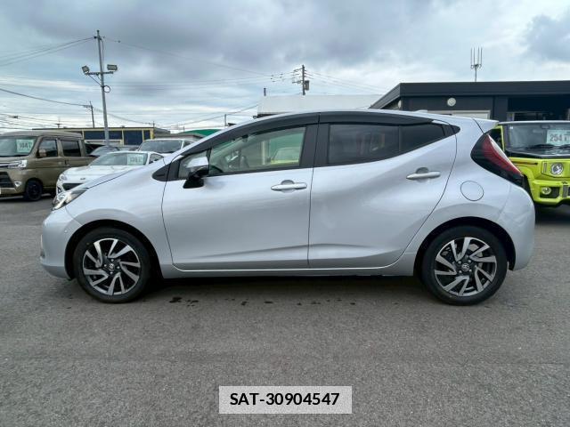 Toyota AQUA 2021-07 7812670-10