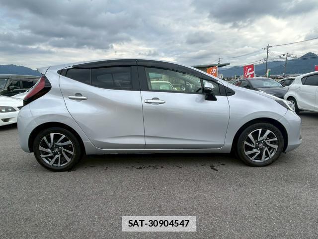 Toyota AQUA 2021-07 7812670-3