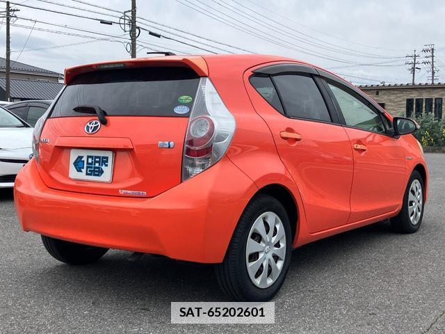 Toyota AQUA 2012-05 7812882-10