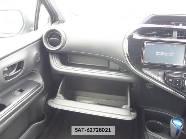 Toyota AQUA 2021-02 7813195-16