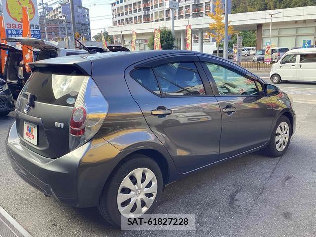 Toyota AQUA 2012-02 7813232-1