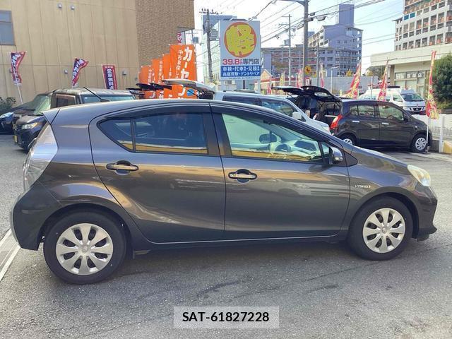 Toyota AQUA 2012-02 7813232-8