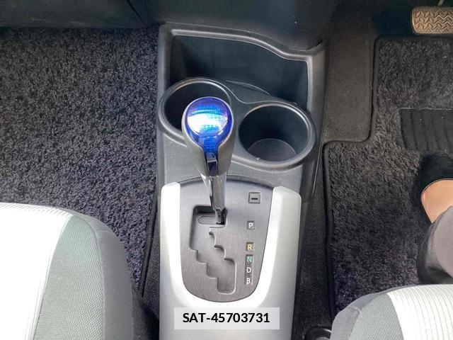 Toyota AQUA 2012-04 7813239-13
