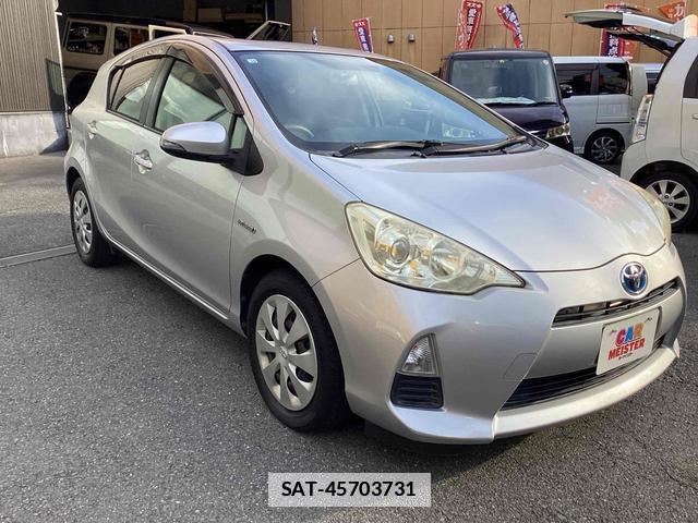 Toyota AQUA 2012-04 7813239-4