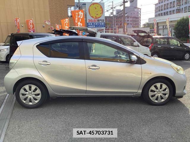 Toyota AQUA 2012-04 7813239-5