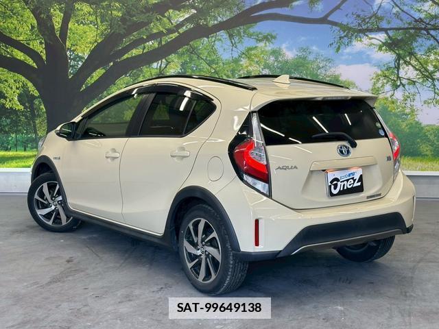 Toyota AQUA 2017-08 7813772-1