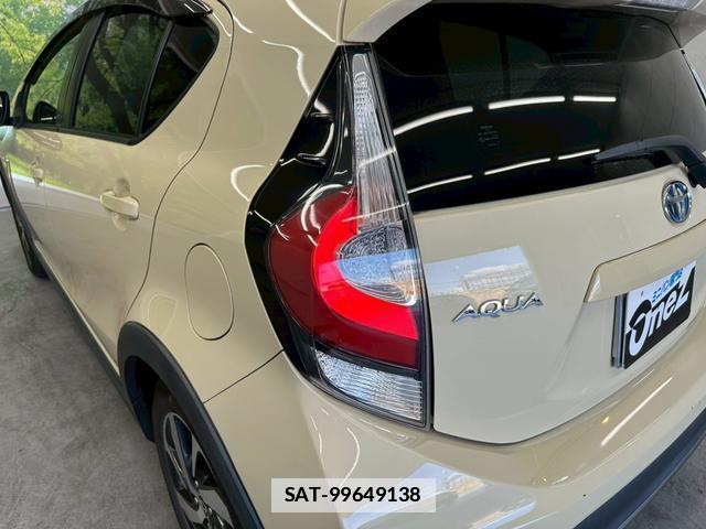 Toyota AQUA 2017-08 7813772-15