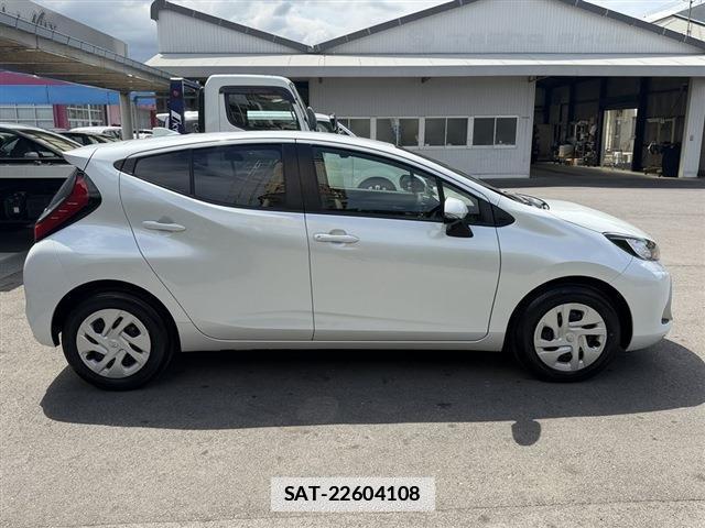 Toyota AQUA 2024-07 7814374-3