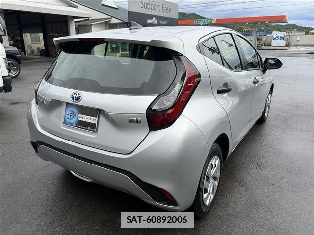 Toyota AQUA 2022-06 7814540-1