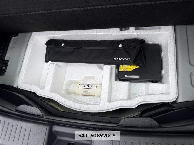 Toyota AQUA 2022-06 7814540-11