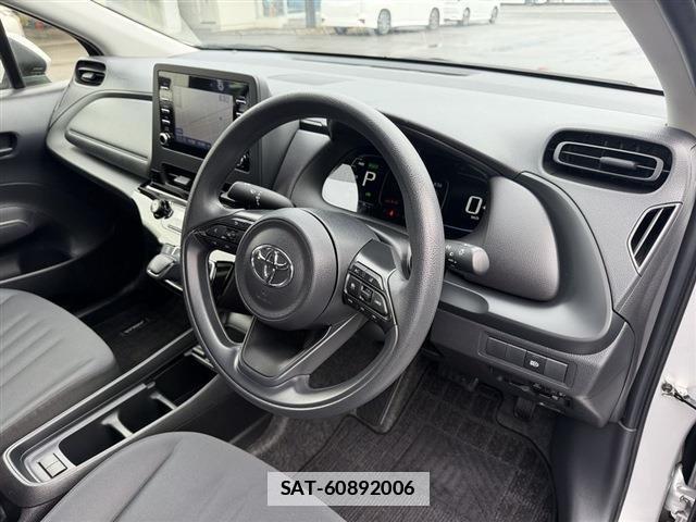 Toyota AQUA 2022-06 7814540-13