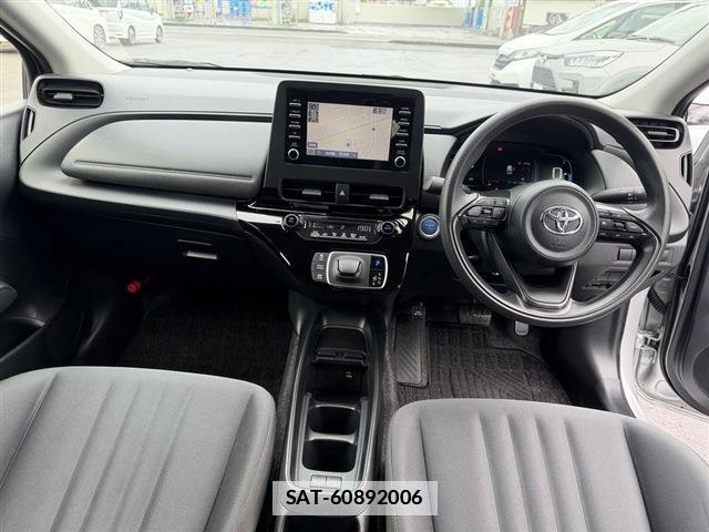 Toyota AQUA 2022-06 7814540-14