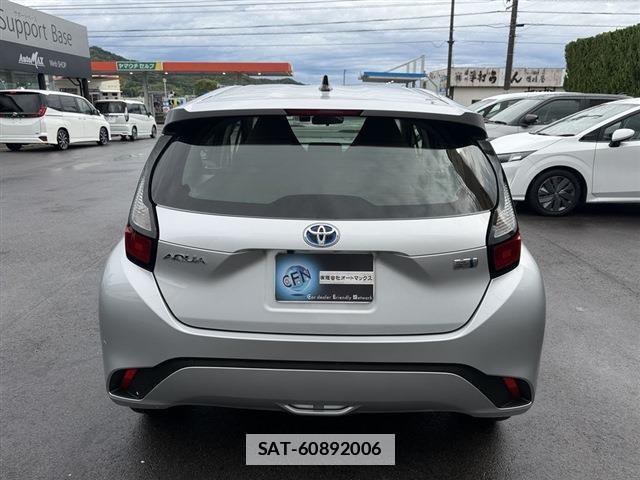 Toyota AQUA 2022-06 7814540-19