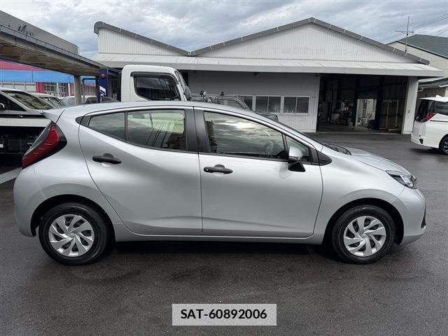 Toyota AQUA 2022-06 7814540-3