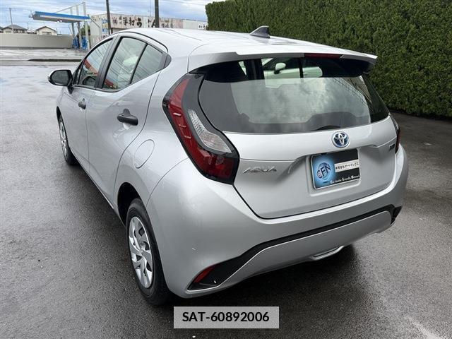 Toyota AQUA 2022-06 7814540-9