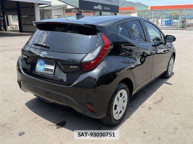 Toyota AQUA 2024-06 7814546-1