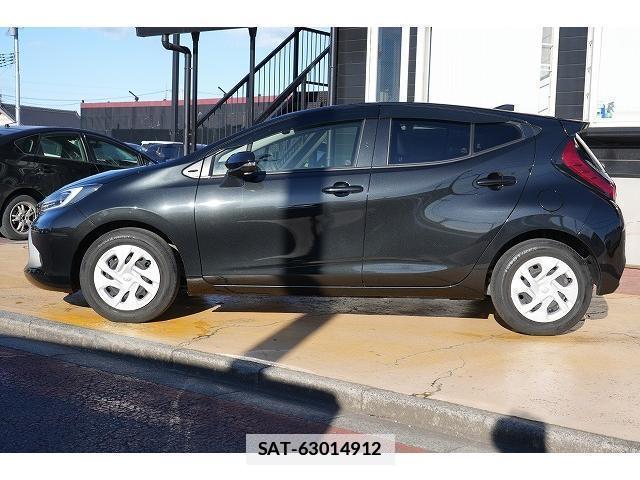 Toyota AQUA 2021-08 7815604-17