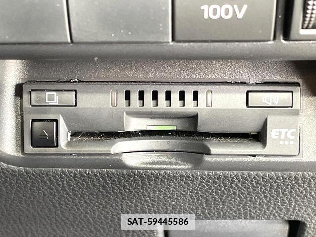 Toyota AQUA 2024-06 7815927-6