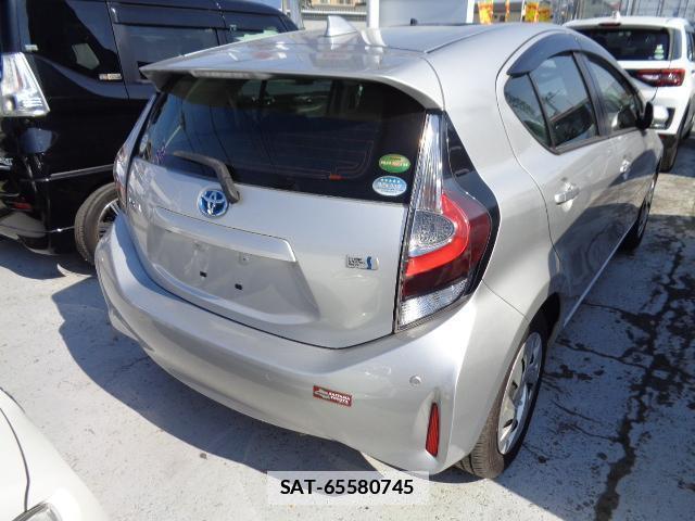 Toyota AQUA 2020-11 7817098-1