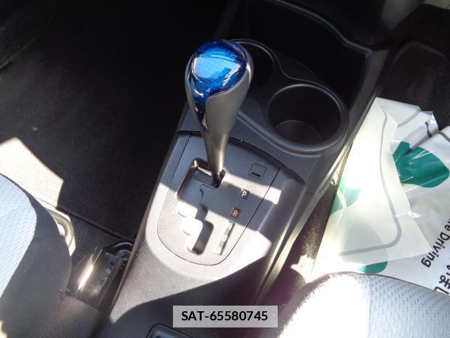 Toyota AQUA 2020-11 7817098-10
