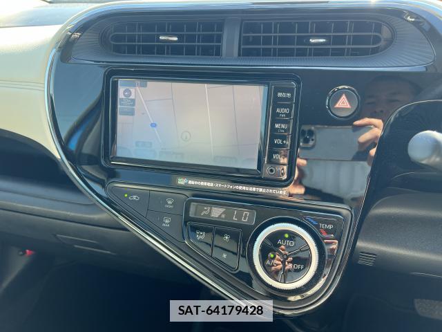 Toyota AQUA 2017-12 7817593-14